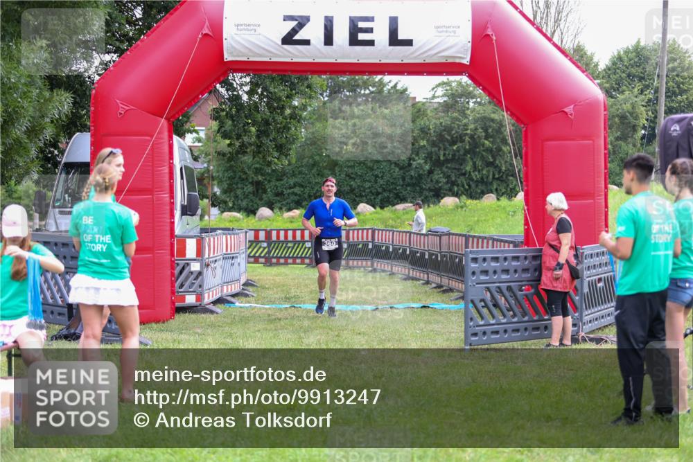21.06.2026 - 29. Vierlanden-Triathlon Andreas Tolksdorf http://msf.ph/oto/9913247 21.06.2026 11:04:19 Ziel 360 meine-sportfotos.de