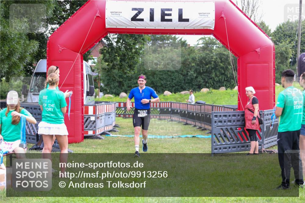 21.06.2026 - 29. Vierlanden-Triathlon Andreas Tolksdorf http://msf.ph/oto/9913256 21.06.2026 11:04:21 Ziel 360 meine-sportfotos.de