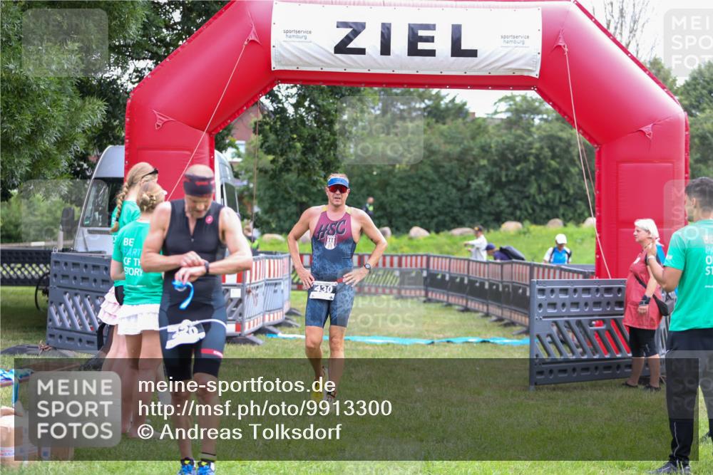 21.06.2026 - 29. Vierlanden-Triathlon Andreas Tolksdorf http://msf.ph/oto/9913300 21.06.2026 11:04:59 Ziel 430 meine-sportfotos.de