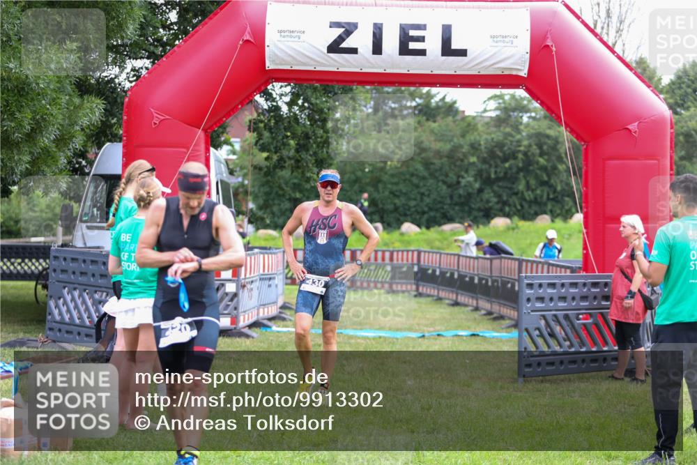 21.06.2026 - 29. Vierlanden-Triathlon Andreas Tolksdorf http://msf.ph/oto/9913302 21.06.2026 11:04:59 Ziel 430 meine-sportfotos.de