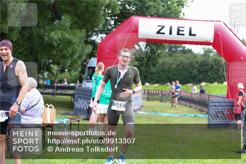 21.06.2026 - 29. Vierlanden-Triathlon Andreas Tolksdorf http://msf.ph/oto/9913307 21.06.2026 11:05:23 Ziel 346 meine-sportfotos.de