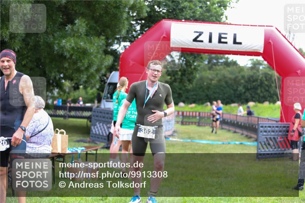 21.06.2026 - 29. Vierlanden-Triathlon Andreas Tolksdorf http://msf.ph/oto/9913308 21.06.2026 11:05:23 Ziel 346 meine-sportfotos.de