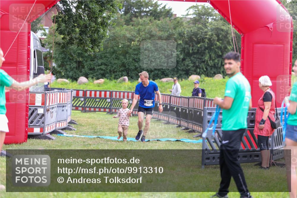 21.06.2026 - 29. Vierlanden-Triathlon Andreas Tolksdorf http://msf.ph/oto/9913310 21.06.2026 11:05:28 Ziel 346 meine-sportfotos.de
