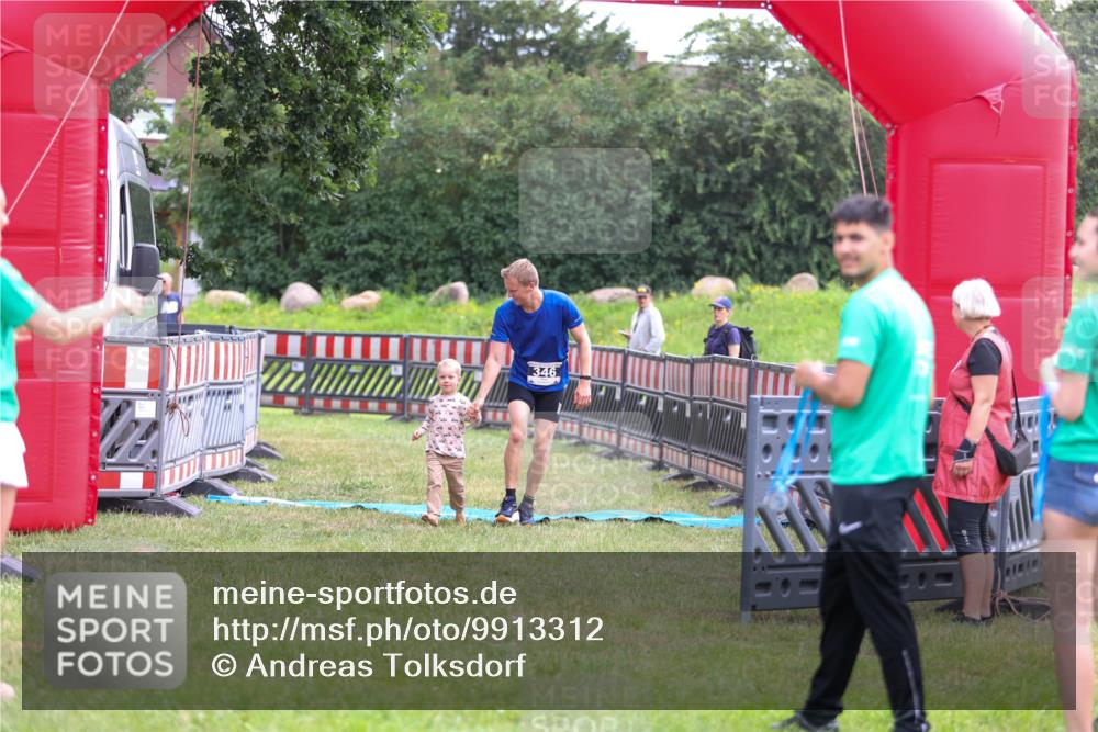 21.06.2026 - 29. Vierlanden-Triathlon Andreas Tolksdorf http://msf.ph/oto/9913312 21.06.2026 11:05:29 Ziel 346 meine-sportfotos.de
