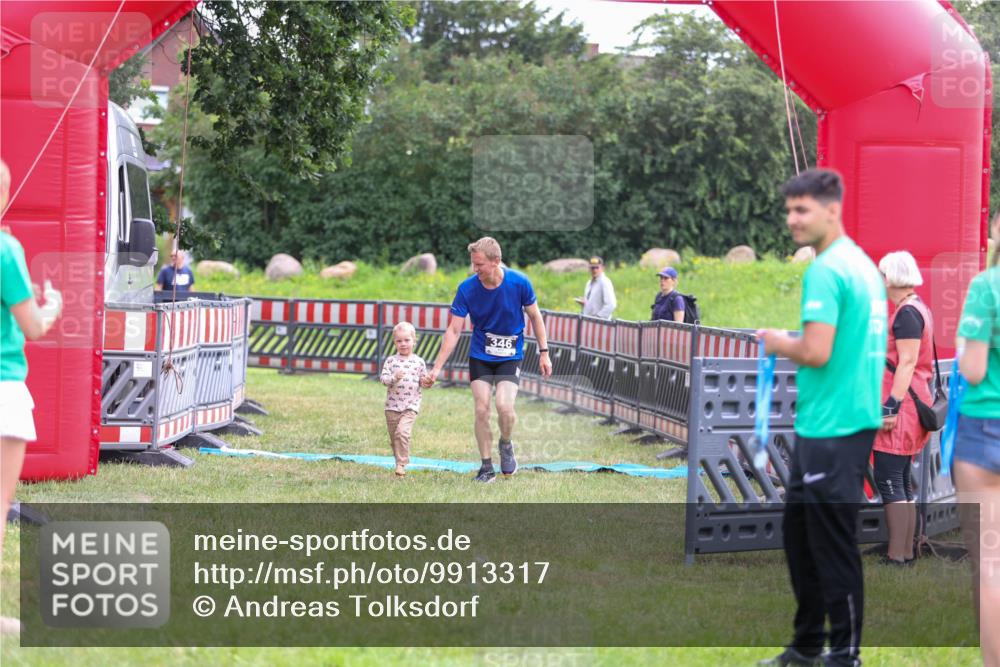 21.06.2026 - 29. Vierlanden-Triathlon Andreas Tolksdorf http://msf.ph/oto/9913317 21.06.2026 11:05:29 Ziel 346 meine-sportfotos.de