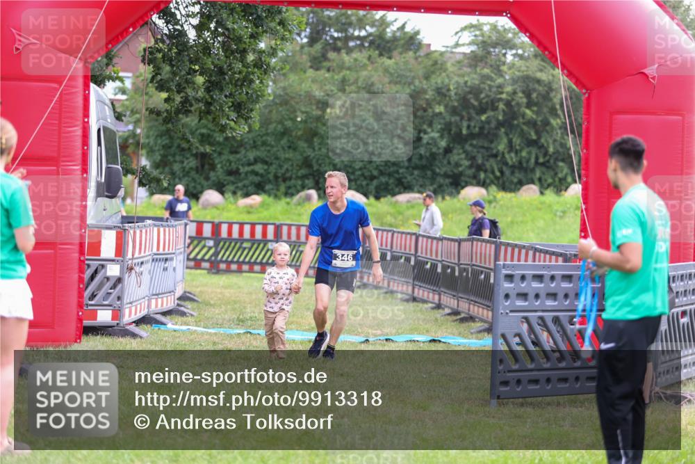 21.06.2026 - 29. Vierlanden-Triathlon Andreas Tolksdorf http://msf.ph/oto/9913318 21.06.2026 11:05:30 Ziel 346 meine-sportfotos.de