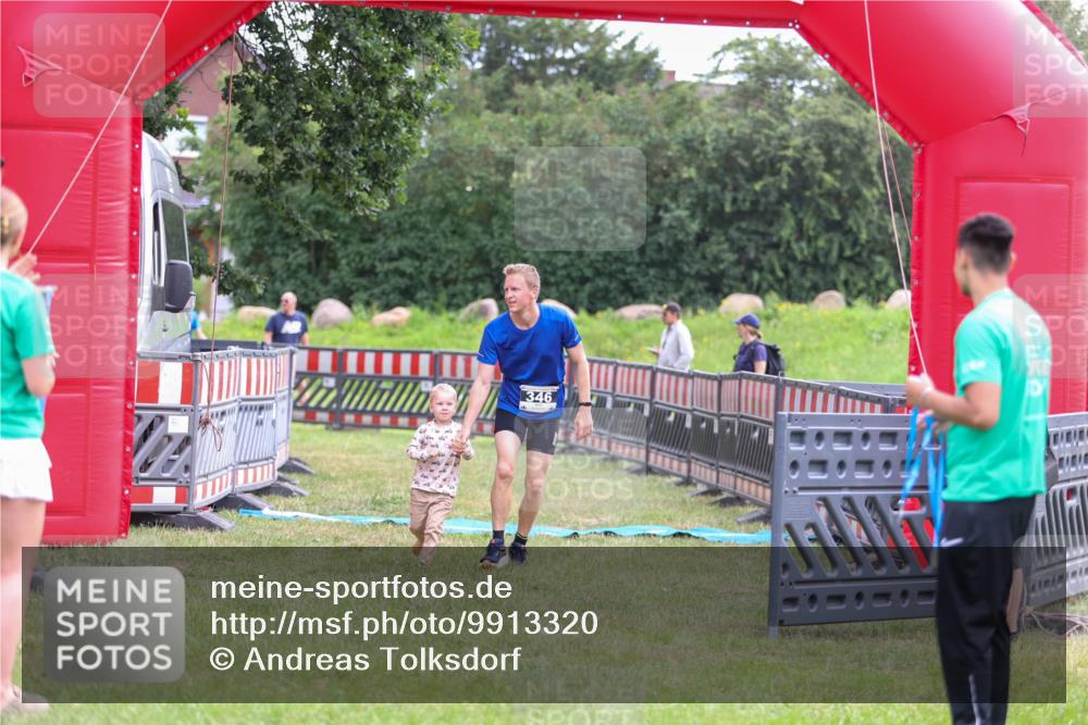 21.06.2026 - 29. Vierlanden-Triathlon Andreas Tolksdorf http://msf.ph/oto/9913320 21.06.2026 11:05:30 Ziel 346 meine-sportfotos.de