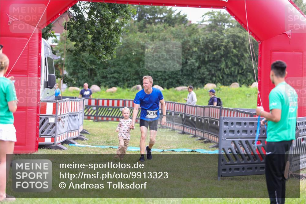 21.06.2026 - 29. Vierlanden-Triathlon Andreas Tolksdorf http://msf.ph/oto/9913323 21.06.2026 11:05:30 Ziel 346 meine-sportfotos.de