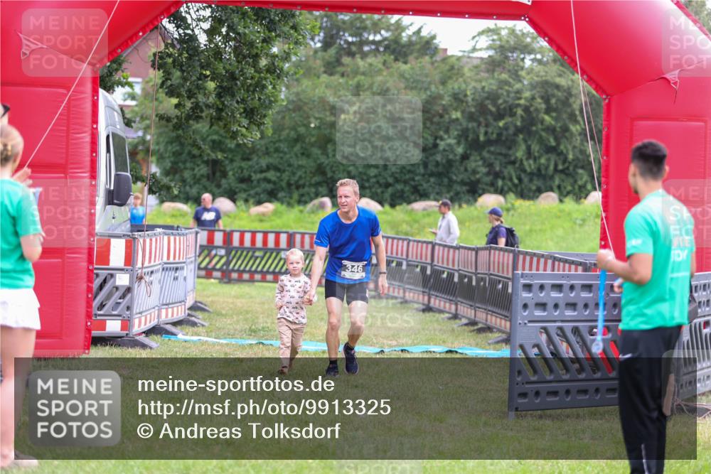 21.06.2026 - 29. Vierlanden-Triathlon Andreas Tolksdorf http://msf.ph/oto/9913325 21.06.2026 11:05:30 Ziel 346 meine-sportfotos.de