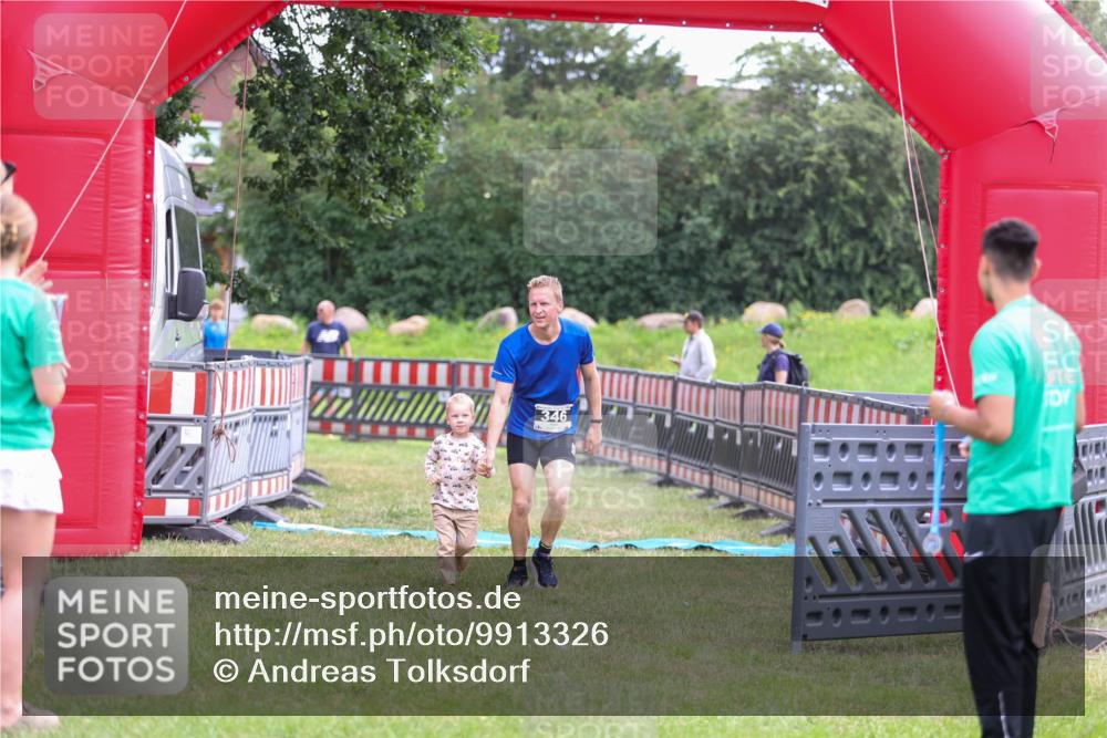 21.06.2026 - 29. Vierlanden-Triathlon Andreas Tolksdorf http://msf.ph/oto/9913326 21.06.2026 11:05:30 Ziel 346 meine-sportfotos.de