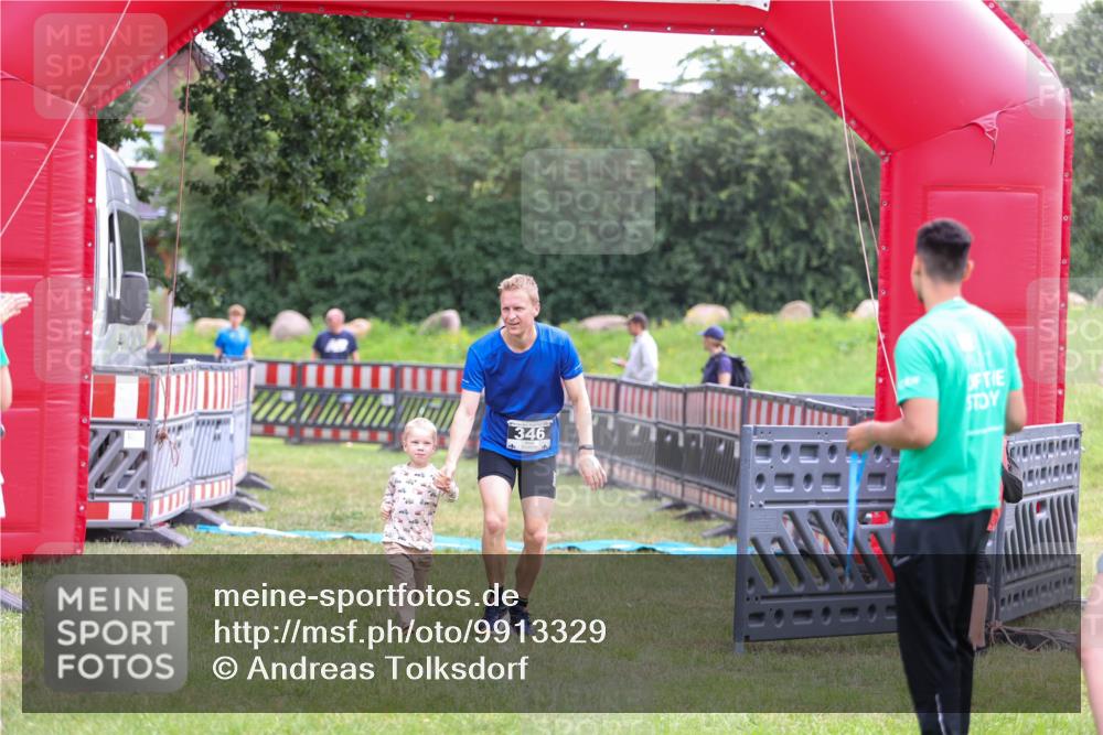 21.06.2026 - 29. Vierlanden-Triathlon Andreas Tolksdorf http://msf.ph/oto/9913329 21.06.2026 11:05:31 Ziel 346 meine-sportfotos.de