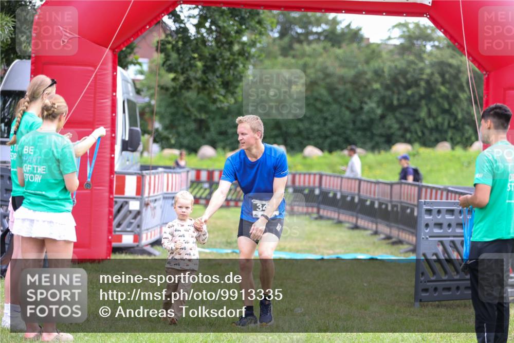 21.06.2026 - 29. Vierlanden-Triathlon Andreas Tolksdorf http://msf.ph/oto/9913335 21.06.2026 11:05:33 Ziel 337, 346 meine-sportfotos.de