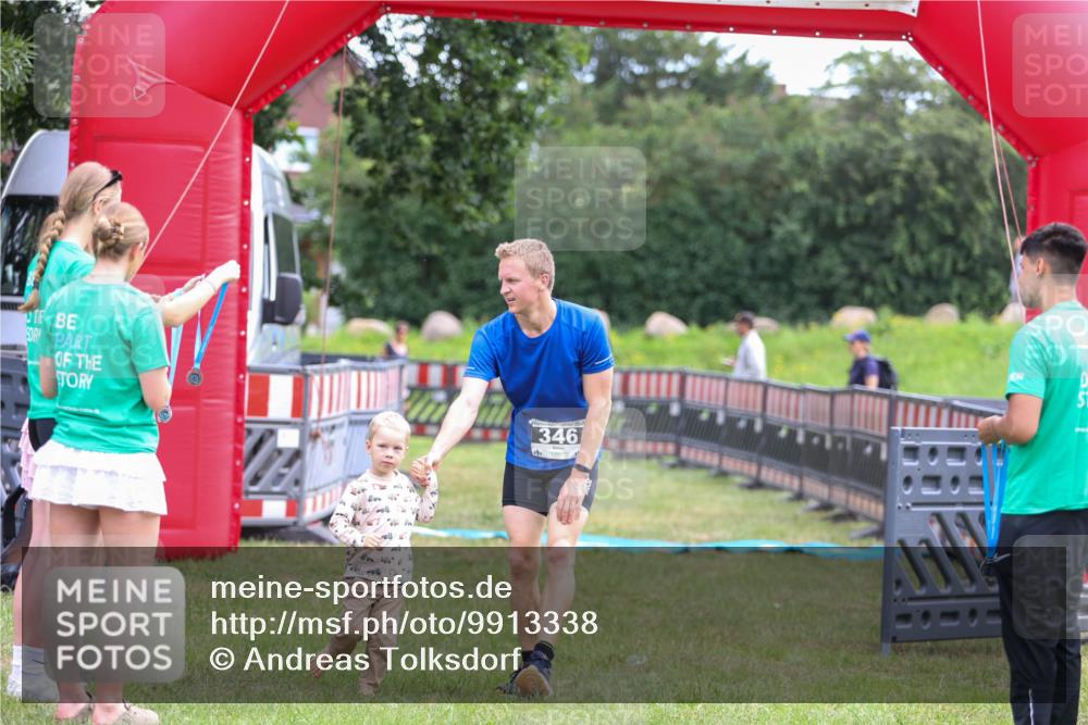 21.06.2026 - 29. Vierlanden-Triathlon Andreas Tolksdorf http://msf.ph/oto/9913338 21.06.2026 11:05:33 Ziel 337, 346 meine-sportfotos.de
