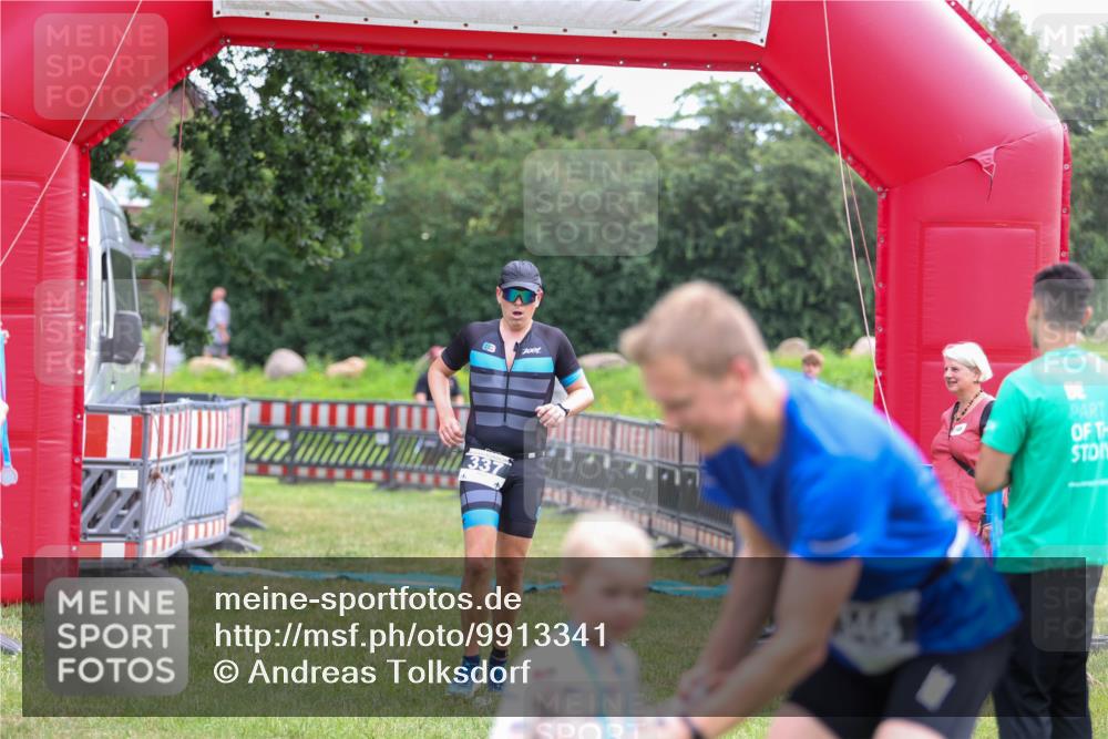 21.06.2026 - 29. Vierlanden-Triathlon Andreas Tolksdorf http://msf.ph/oto/9913341 21.06.2026 11:05:45 Ziel 337 meine-sportfotos.de
