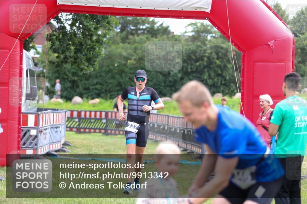 21.06.2026 - 29. Vierlanden-Triathlon Andreas Tolksdorf http://msf.ph/oto/9913342 21.06.2026 11:05:45 Ziel 337 meine-sportfotos.de
