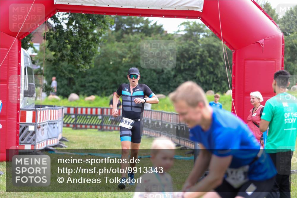 21.06.2026 - 29. Vierlanden-Triathlon Andreas Tolksdorf http://msf.ph/oto/9913343 21.06.2026 11:05:45 Ziel 337 meine-sportfotos.de