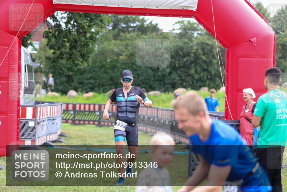 21.06.2026 - 29. Vierlanden-Triathlon Andreas Tolksdorf http://msf.ph/oto/9913346 21.06.2026 11:05:45 Ziel 337 meine-sportfotos.de