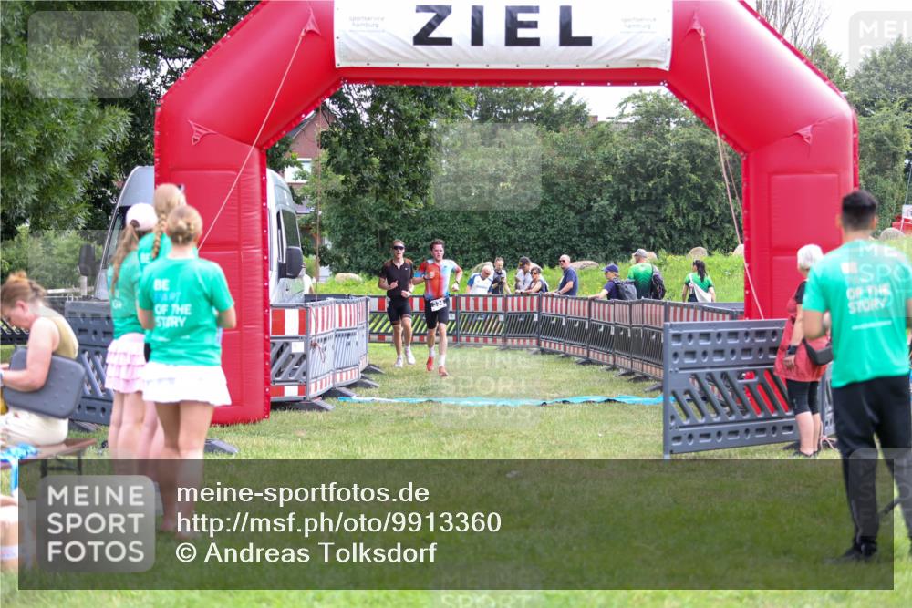 21.06.2026 - 29. Vierlanden-Triathlon Andreas Tolksdorf http://msf.ph/oto/9913360 21.06.2026 11:06:29 Ziel 305, 334 meine-sportfotos.de