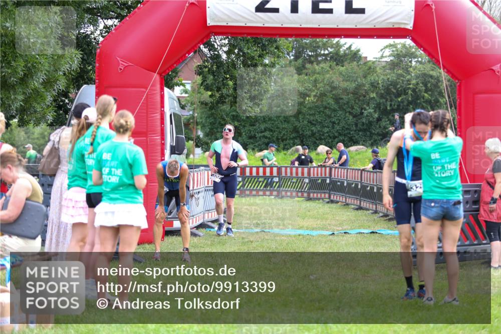 21.06.2026 - 29. Vierlanden-Triathlon Andreas Tolksdorf http://msf.ph/oto/9913399 21.06.2026 11:06:48 Ziel 320, 329, 437 meine-sportfotos.de
