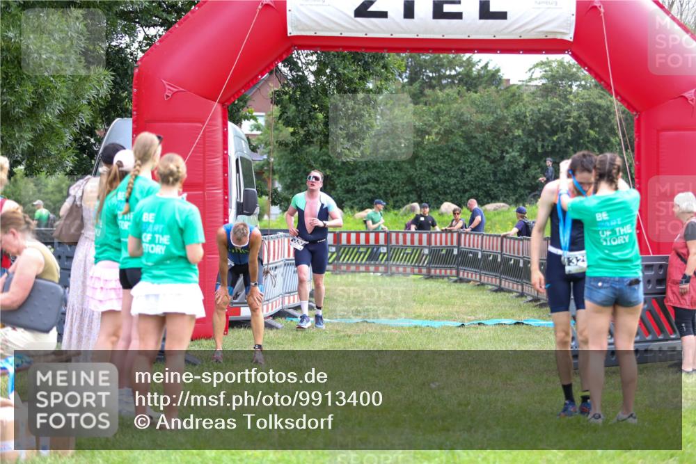 21.06.2026 - 29. Vierlanden-Triathlon Andreas Tolksdorf http://msf.ph/oto/9913400 21.06.2026 11:06:48 Ziel 320, 329, 437 meine-sportfotos.de