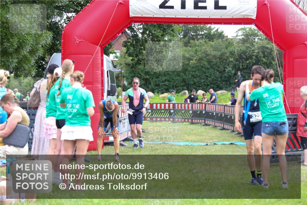 21.06.2026 - 29. Vierlanden-Triathlon Andreas Tolksdorf http://msf.ph/oto/9913406 21.06.2026 11:06:49 Ziel 320 meine-sportfotos.de