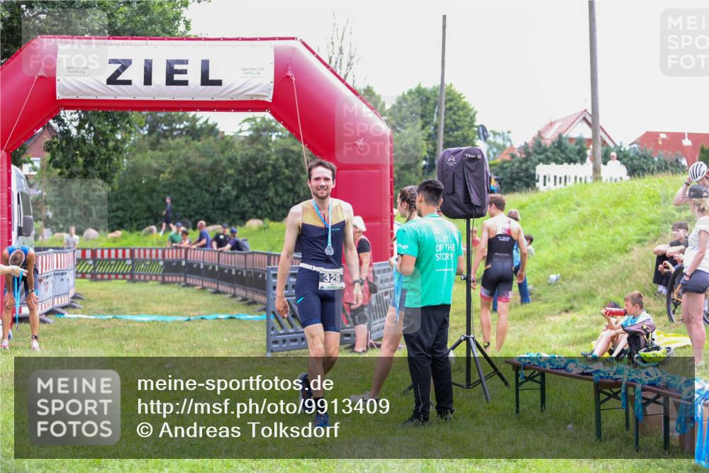 21.06.2026 - 29. Vierlanden-Triathlon Andreas Tolksdorf http://msf.ph/oto/9913409 21.06.2026 11:06:51 Ziel 320 meine-sportfotos.de