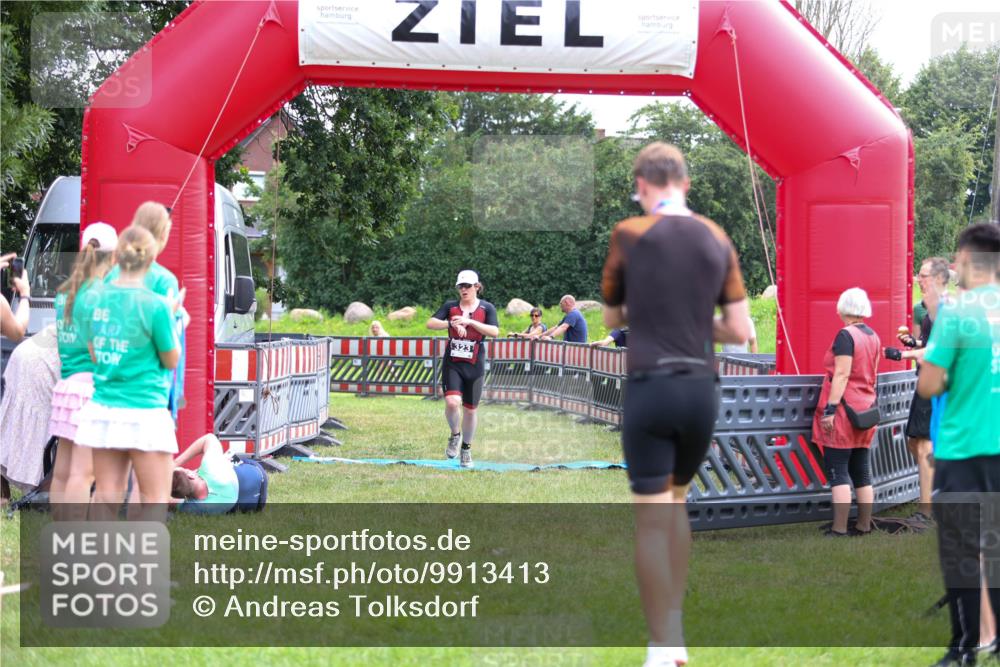 21.06.2026 - 29. Vierlanden-Triathlon Andreas Tolksdorf http://msf.ph/oto/9913413 21.06.2026 11:07:07 Ziel 323 meine-sportfotos.de