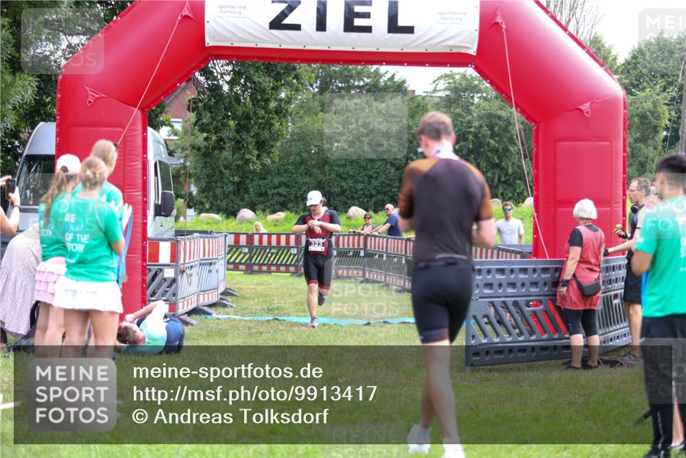 21.06.2026 - 29. Vierlanden-Triathlon Andreas Tolksdorf http://msf.ph/oto/9913417 21.06.2026 11:07:07 Ziel 323 meine-sportfotos.de