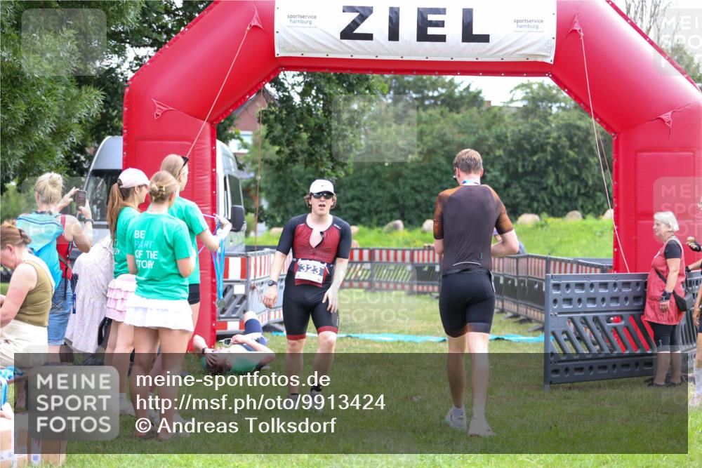 21.06.2026 - 29. Vierlanden-Triathlon Andreas Tolksdorf http://msf.ph/oto/9913424 21.06.2026 11:07:10 Ziel 323 meine-sportfotos.de