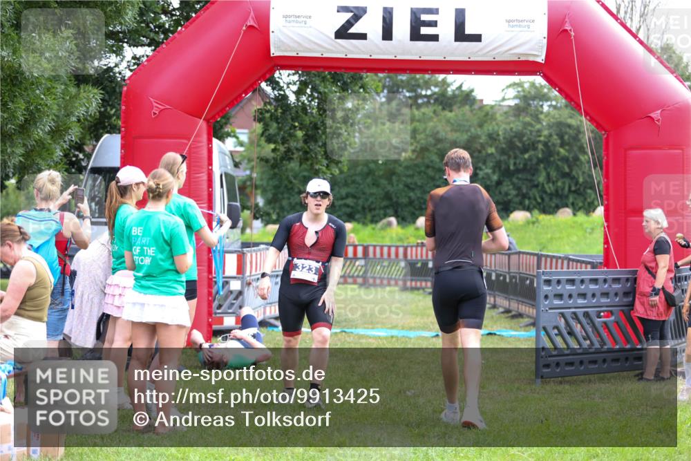 21.06.2026 - 29. Vierlanden-Triathlon Andreas Tolksdorf http://msf.ph/oto/9913425 21.06.2026 11:07:10 Ziel 323 meine-sportfotos.de