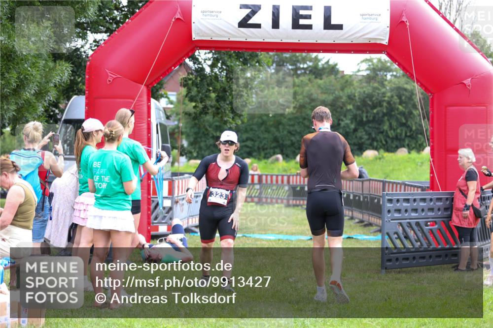 21.06.2026 - 29. Vierlanden-Triathlon Andreas Tolksdorf http://msf.ph/oto/9913427 21.06.2026 11:07:10 Ziel 323 meine-sportfotos.de