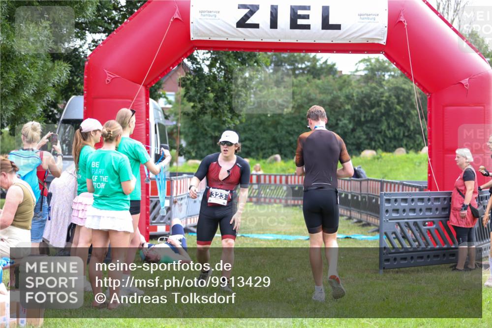 21.06.2026 - 29. Vierlanden-Triathlon Andreas Tolksdorf http://msf.ph/oto/9913429 21.06.2026 11:07:10 Ziel 323 meine-sportfotos.de