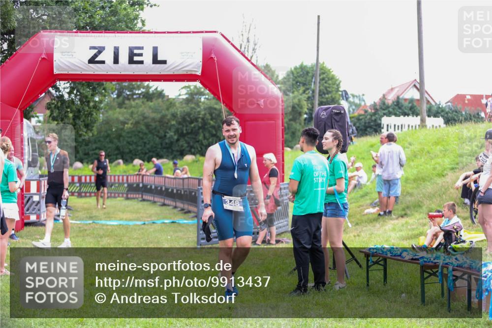 21.06.2026 - 29. Vierlanden-Triathlon Andreas Tolksdorf http://msf.ph/oto/9913437 21.06.2026 11:07:37 Ziel 207 meine-sportfotos.de