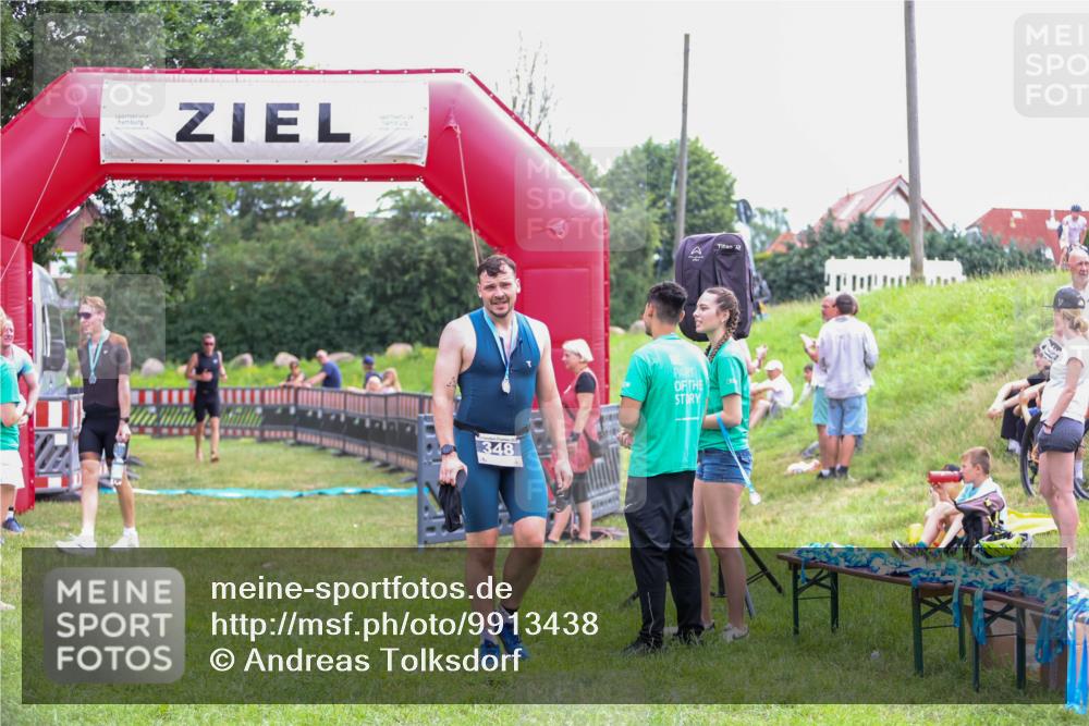 21.06.2026 - 29. Vierlanden-Triathlon Andreas Tolksdorf http://msf.ph/oto/9913438 21.06.2026 11:07:37 Ziel 207 meine-sportfotos.de
