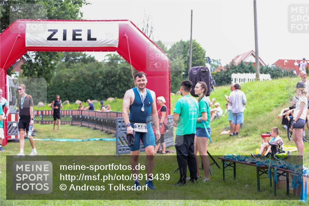 21.06.2026 - 29. Vierlanden-Triathlon Andreas Tolksdorf http://msf.ph/oto/9913439 21.06.2026 11:07:37 Ziel 207 meine-sportfotos.de