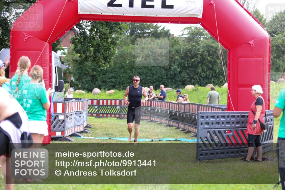21.06.2026 - 29. Vierlanden-Triathlon Andreas Tolksdorf http://msf.ph/oto/9913441 21.06.2026 11:07:41 Ziel 207 meine-sportfotos.de