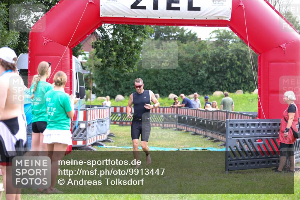 21.06.2026 - 29. Vierlanden-Triathlon Andreas Tolksdorf http://msf.ph/oto/9913447 21.06.2026 11:07:42 Ziel 207 meine-sportfotos.de