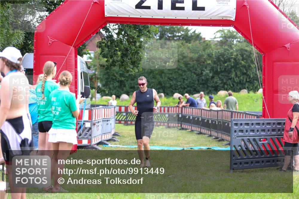 21.06.2026 - 29. Vierlanden-Triathlon Andreas Tolksdorf http://msf.ph/oto/9913449 21.06.2026 11:07:43 Ziel 207 meine-sportfotos.de