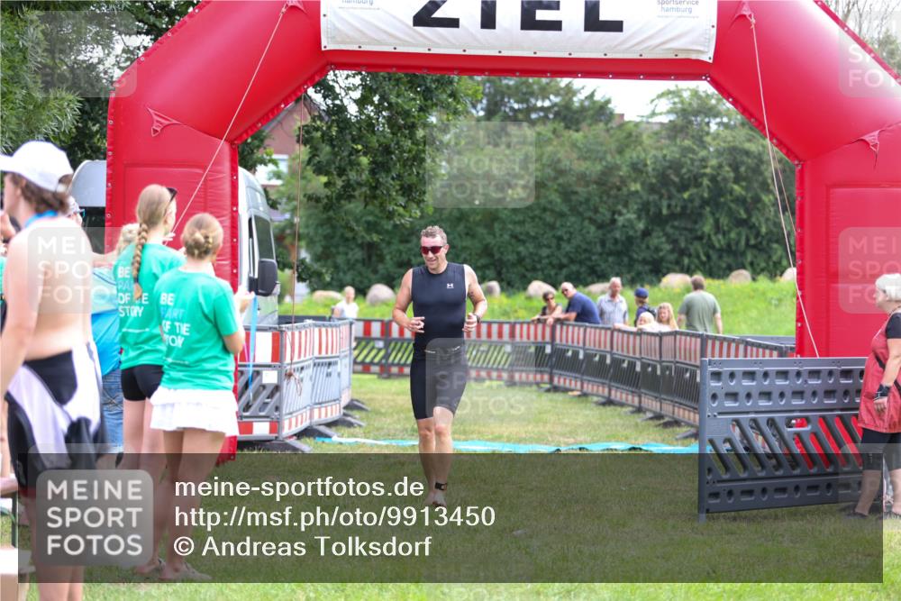 21.06.2026 - 29. Vierlanden-Triathlon Andreas Tolksdorf http://msf.ph/oto/9913450 21.06.2026 11:07:43 Ziel 207 meine-sportfotos.de