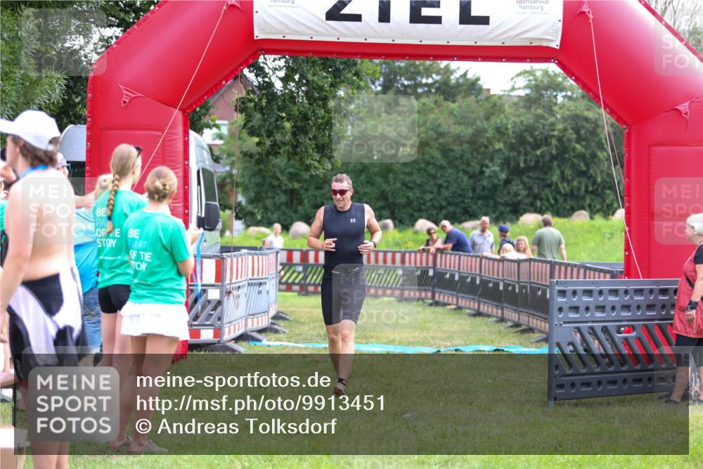21.06.2026 - 29. Vierlanden-Triathlon Andreas Tolksdorf http://msf.ph/oto/9913451 21.06.2026 11:07:43 Ziel 207 meine-sportfotos.de