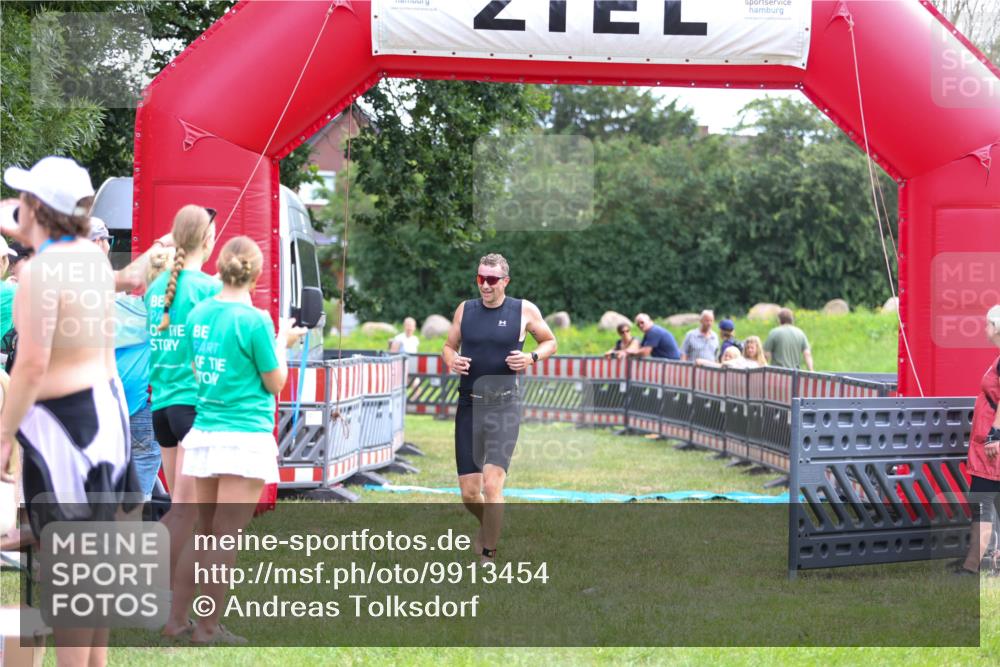 21.06.2026 - 29. Vierlanden-Triathlon Andreas Tolksdorf http://msf.ph/oto/9913454 21.06.2026 11:07:43 Ziel 207 meine-sportfotos.de