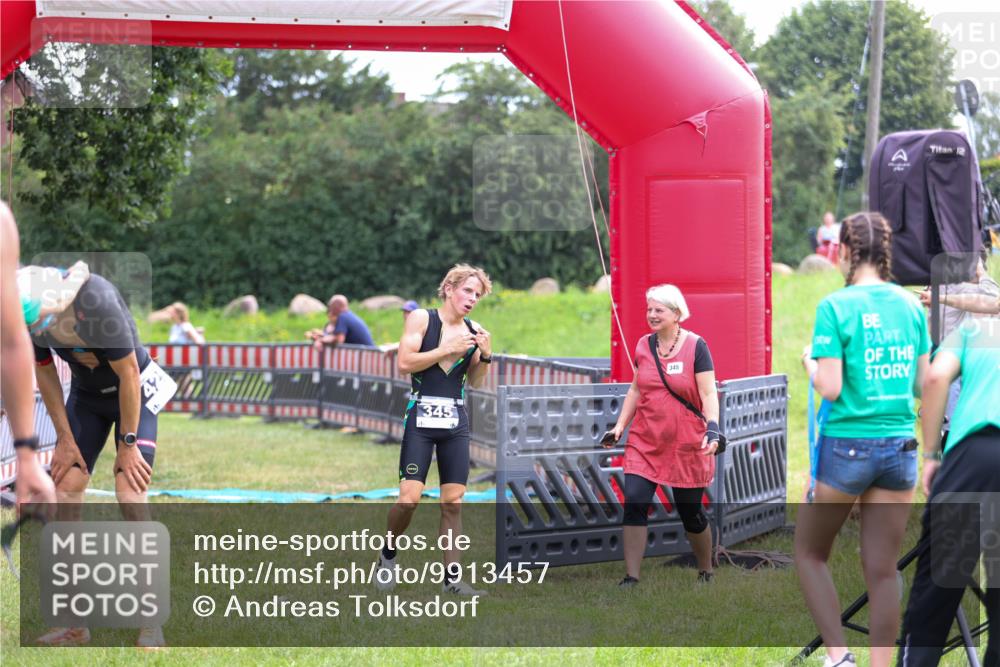 21.06.2026 - 29. Vierlanden-Triathlon Andreas Tolksdorf http://msf.ph/oto/9913457 21.06.2026 11:08:01 Ziel 345, 349, 425 meine-sportfotos.de