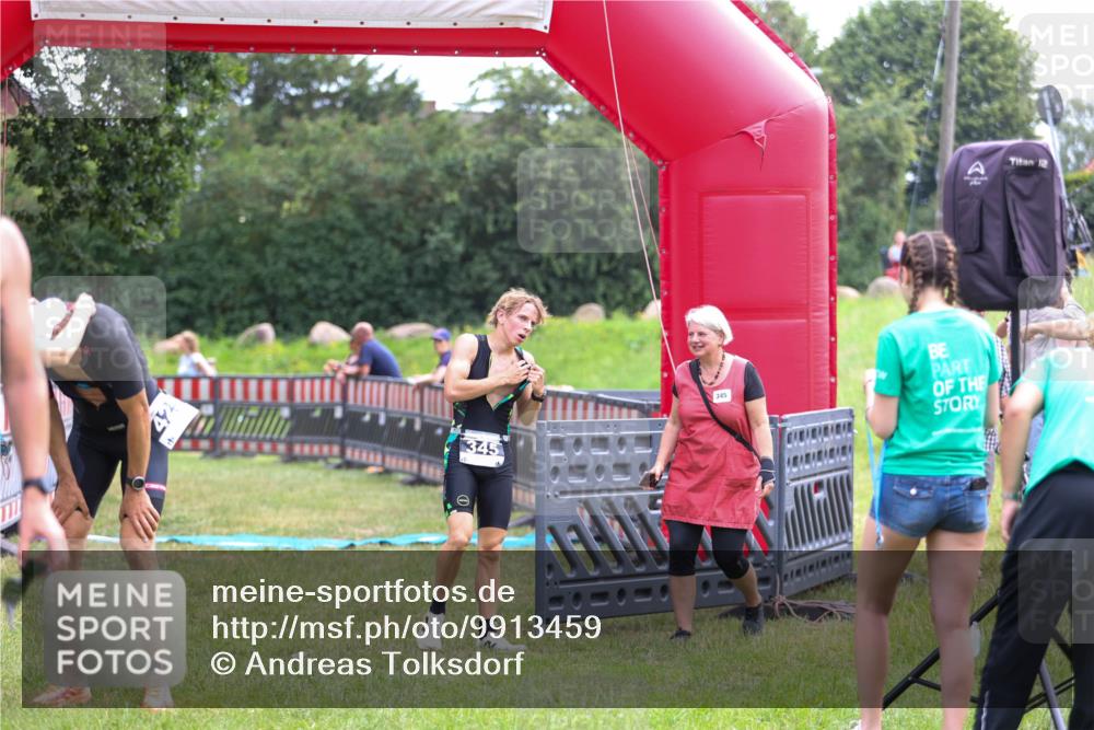 21.06.2026 - 29. Vierlanden-Triathlon Andreas Tolksdorf http://msf.ph/oto/9913459 21.06.2026 11:08:01 Ziel 345, 349, 425 meine-sportfotos.de