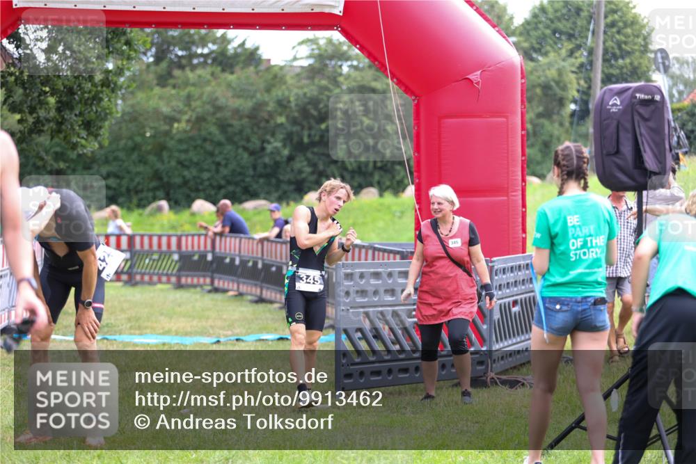 21.06.2026 - 29. Vierlanden-Triathlon Andreas Tolksdorf http://msf.ph/oto/9913462 21.06.2026 11:08:01 Ziel 345, 349, 425 meine-sportfotos.de