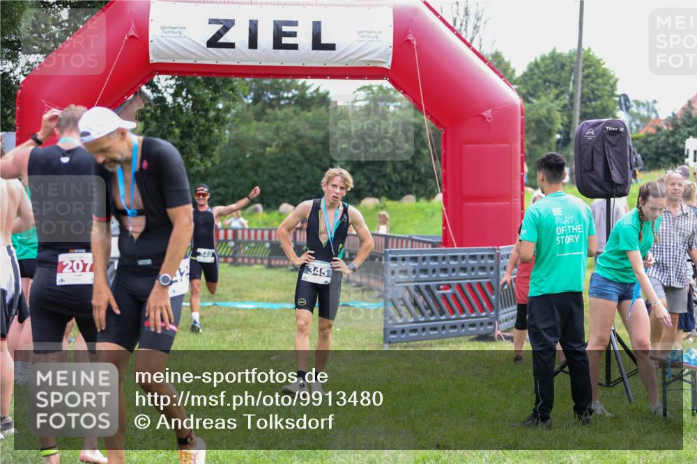 21.06.2026 - 29. Vierlanden-Triathlon Andreas Tolksdorf http://msf.ph/oto/9913480 21.06.2026 11:08:07 Ziel 349 meine-sportfotos.de
