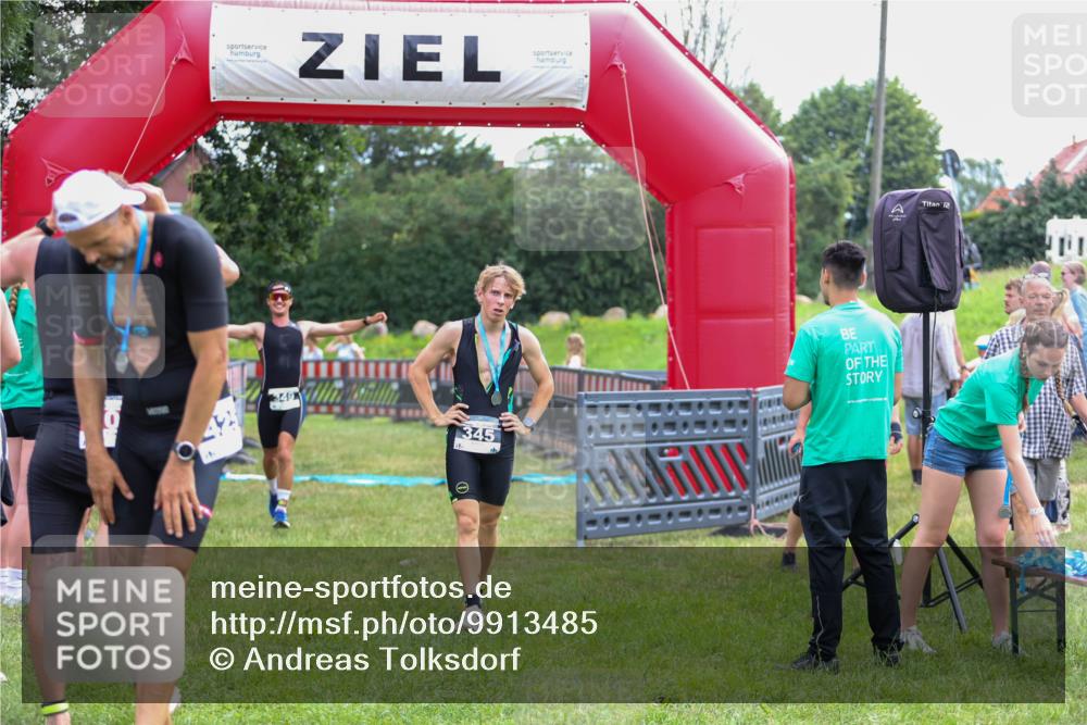 21.06.2026 - 29. Vierlanden-Triathlon Andreas Tolksdorf http://msf.ph/oto/9913485 21.06.2026 11:08:07 Ziel 349 meine-sportfotos.de