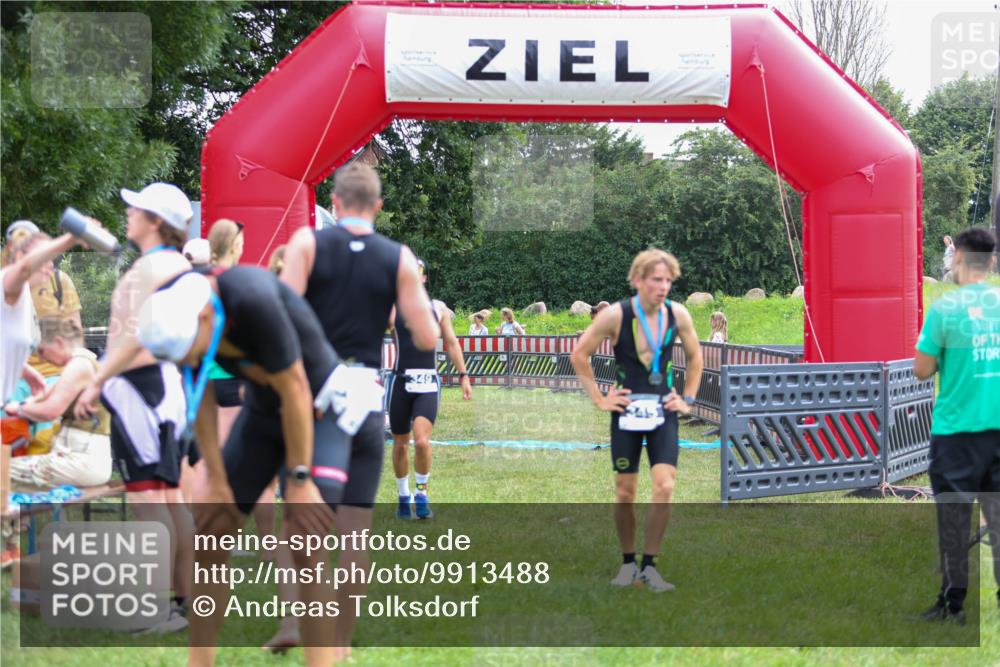 21.06.2026 - 29. Vierlanden-Triathlon Andreas Tolksdorf http://msf.ph/oto/9913488 21.06.2026 11:08:08 Ziel 349 meine-sportfotos.de