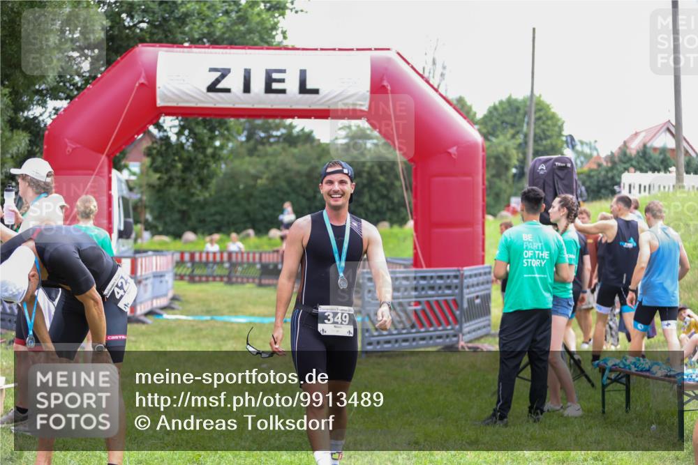 21.06.2026 - 29. Vierlanden-Triathlon Andreas Tolksdorf http://msf.ph/oto/9913489 21.06.2026 11:08:16 Ziel  meine-sportfotos.de