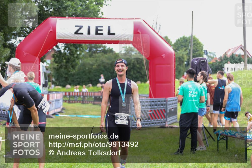 21.06.2026 - 29. Vierlanden-Triathlon Andreas Tolksdorf http://msf.ph/oto/9913492 21.06.2026 11:08:16 Ziel  meine-sportfotos.de