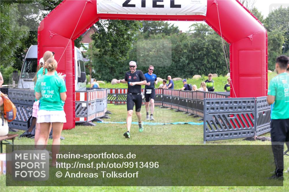 21.06.2026 - 29. Vierlanden-Triathlon Andreas Tolksdorf http://msf.ph/oto/9913496 21.06.2026 11:08:46 Ziel 324, 429 meine-sportfotos.de